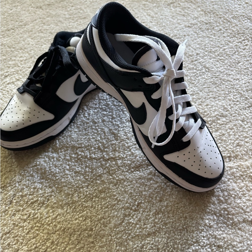 Nike Women's Black and White Sneakers
